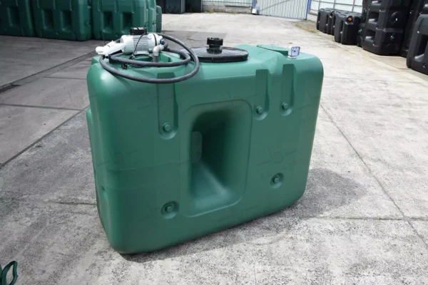 Cuve AdBlue en PE de 1500 litres avec pompe (220V) 9
