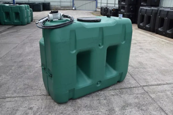 Cuve AdBlue en PE de 2000 litres avec pompe (220V)
